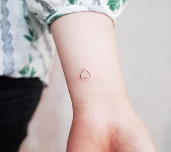 Heart Tattoos on Wrist: 40+ Tiny Hearts on Wrists for Girls