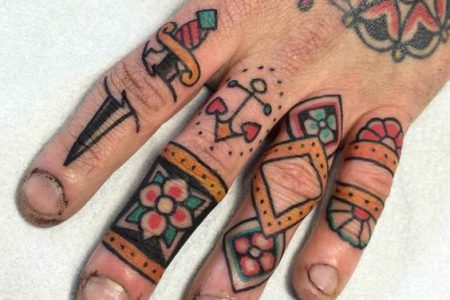 Small Traditional Tattoos: 40+ Awesome Old School Tattoo Ideas
