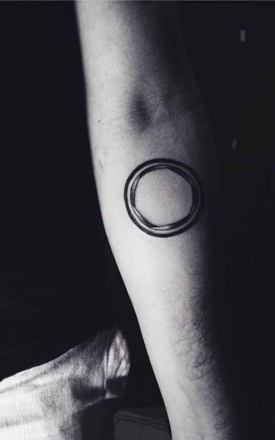 Tattoo of a wide aperture on the inner arm