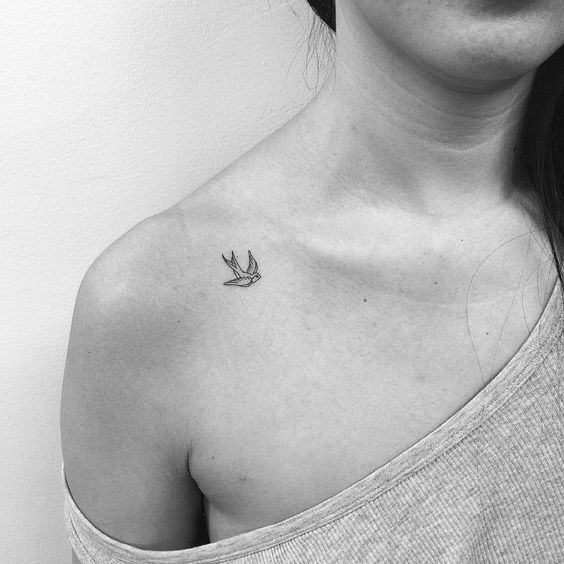 Tiny bird tattoo on the clavicle