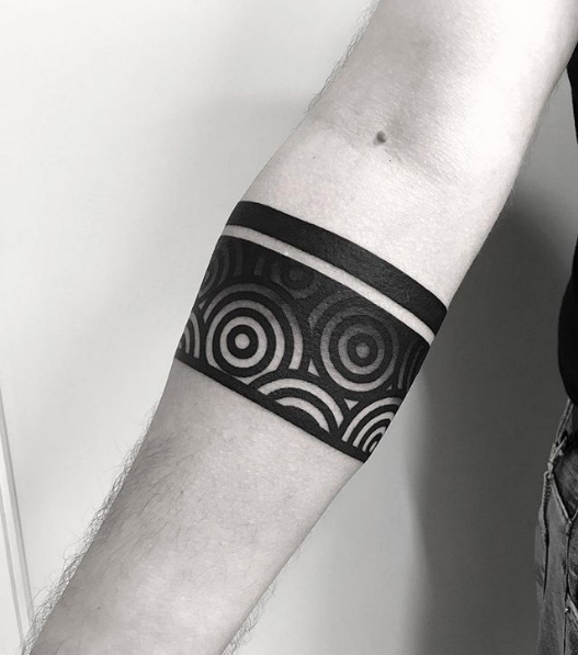 Black circles armband tattoo