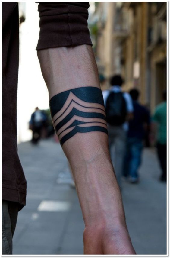 Curved lines armband tattoo