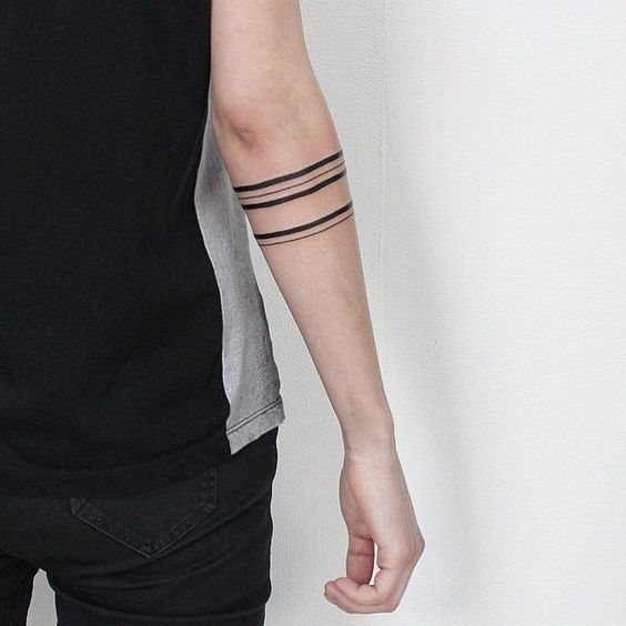 Three thicker and two thinner lines on the right arm