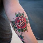 Traditional Rose Tattoo: 40 Ideas for Classic Tattoos and Flowers Lovers