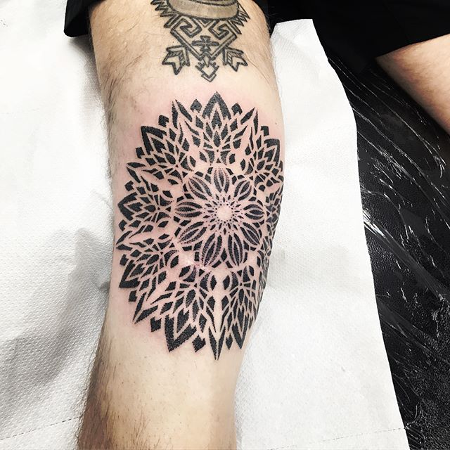 Dotwork style black mandala tattoo on the right knee