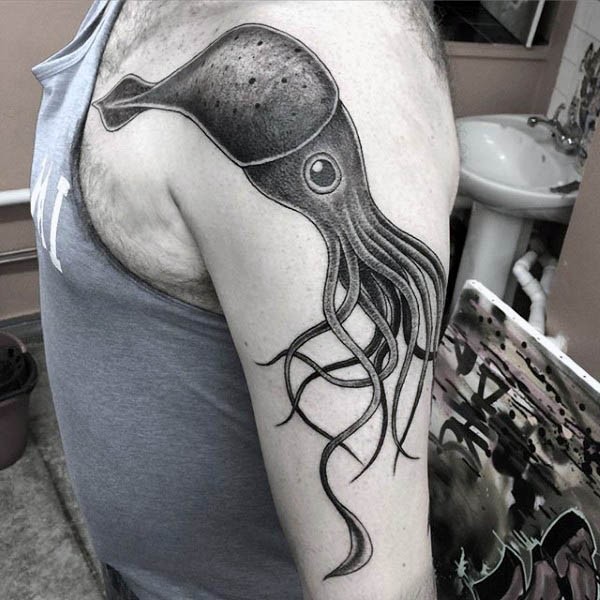 Giant squid on the left shoulder and arm