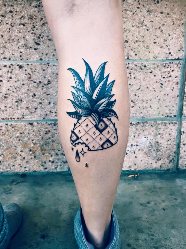 Pineapple top tattoo on the right calf.