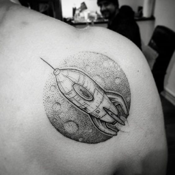 Dotwork spaceship on the right shoulder blade