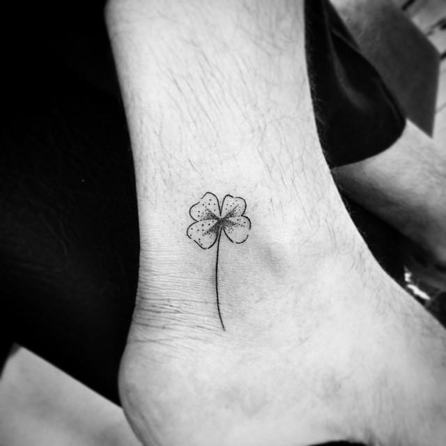 Little clover on the ankle