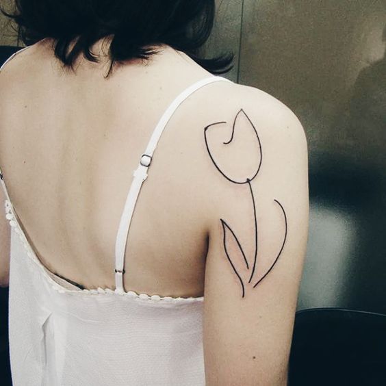 White tulip tattoo on the right shoulder and arm