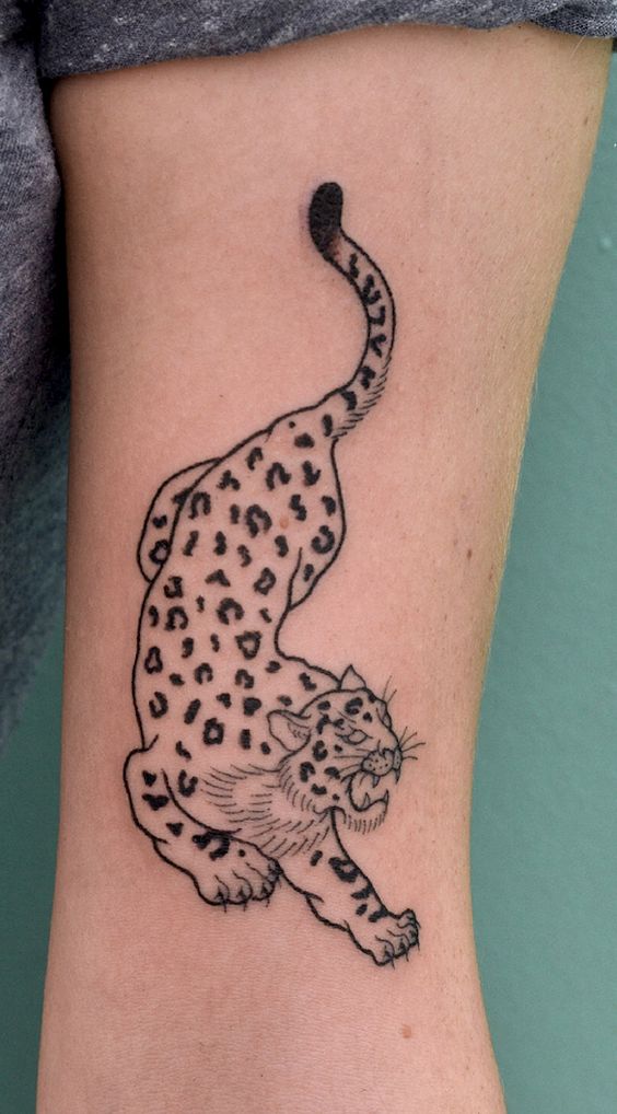 Attacking leopard tattoo