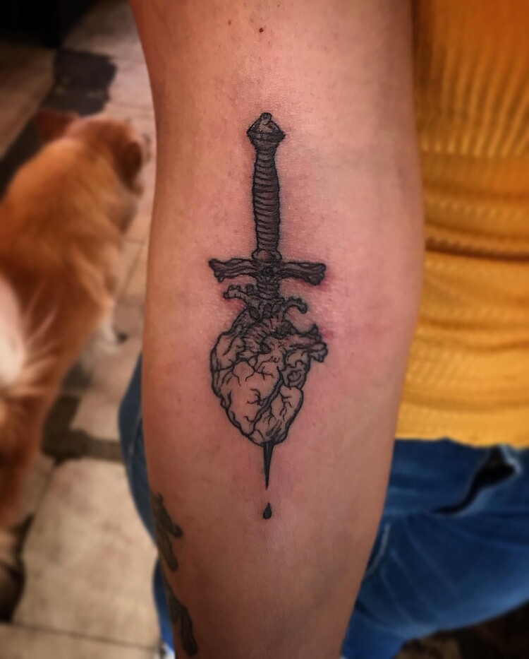 Dagger With A Realistic Heart by @rhodwulf